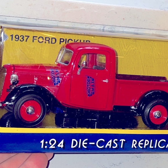 MotorMax Other - MotorMax 1937 Ford Pickup Truck Die Cast Brand New In Original Box Never Opened